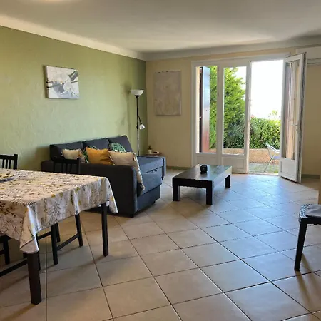 Charming Villa-appartement With A View On The Sea Of 95 M2 Apartment *