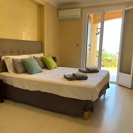 Apartment Charming Villa-appartement With A View On The Sea Of 95 M2