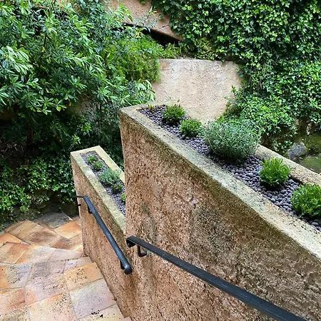 Apartment Charming Villa-appartement With A View On The Sea Of 95 M2 *